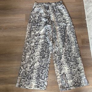 Abbeline Whitr Snake Print Wide-Leg Pants | Size M